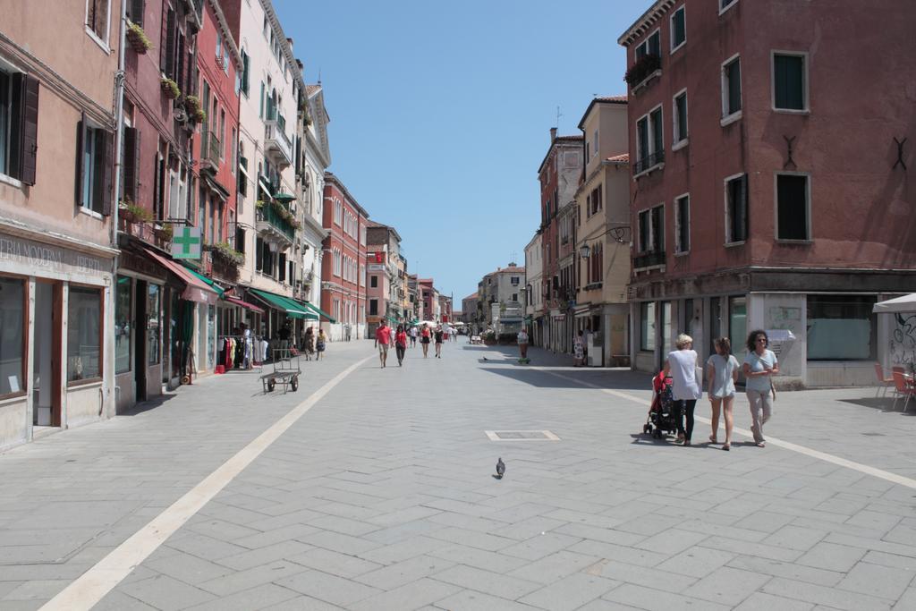 Hostel Biennale Veneza Exterior foto