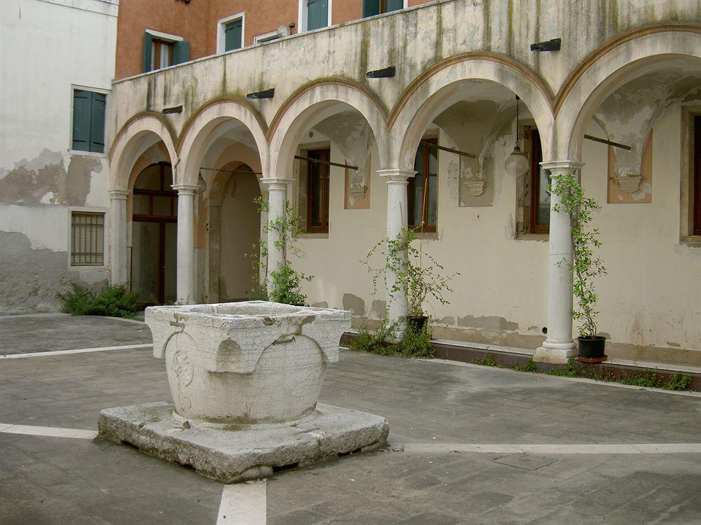 Hostel Biennale Veneza Exterior foto