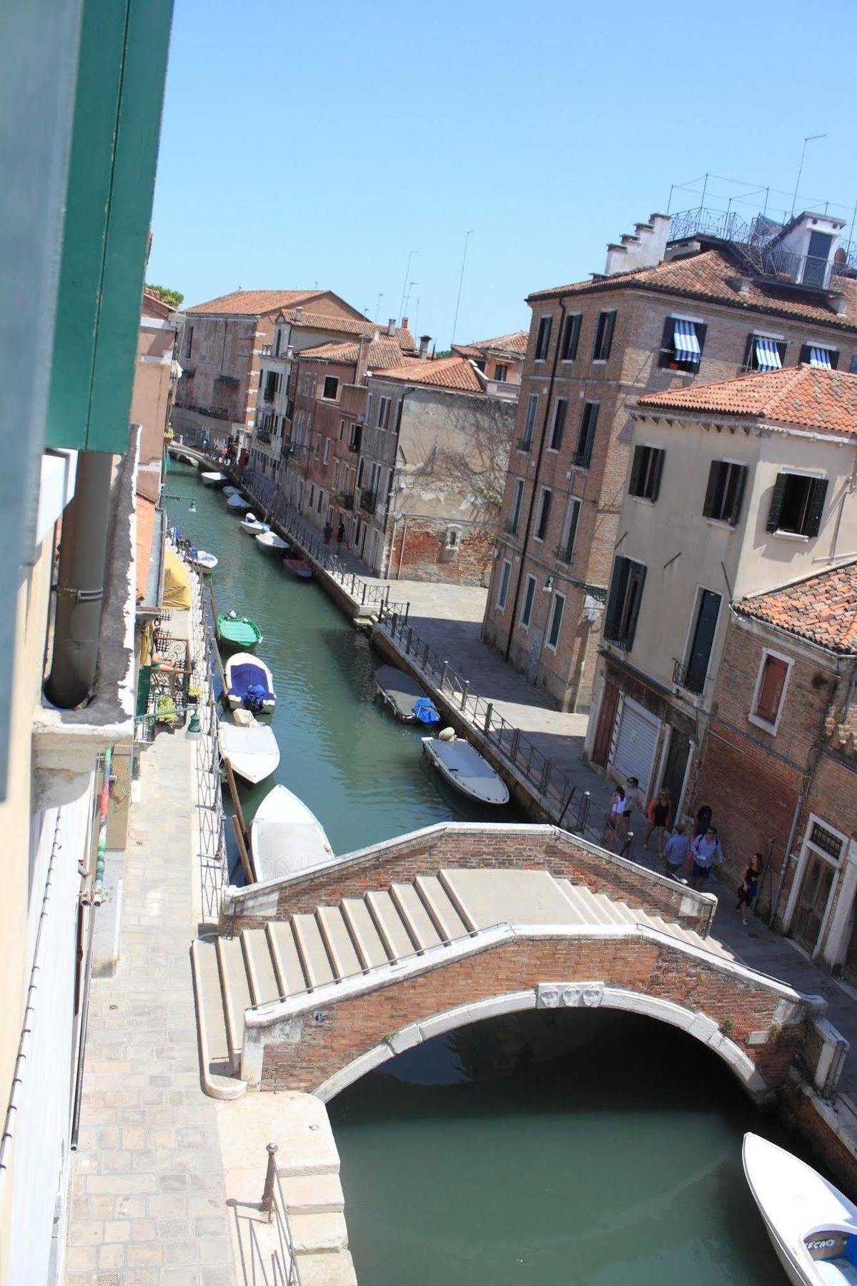 Hostel Biennale Veneza Exterior foto