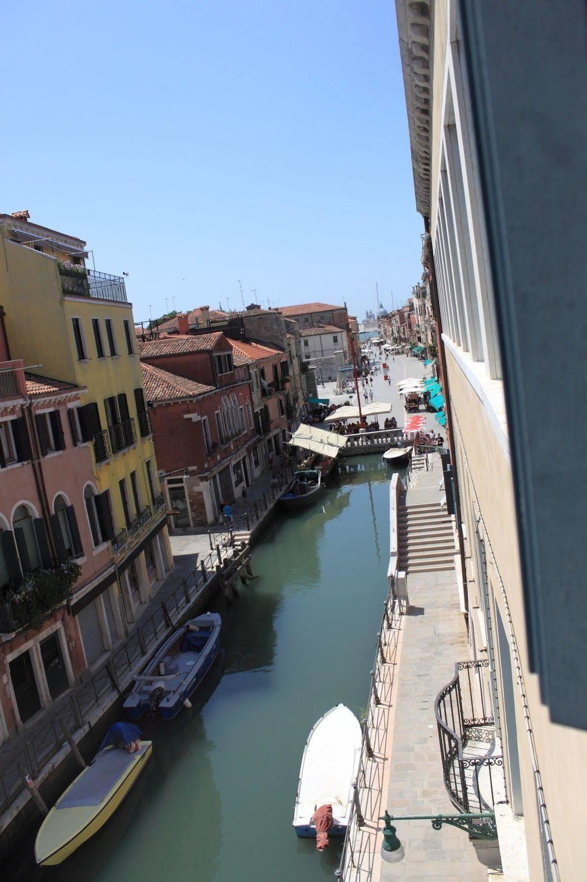 Hostel Biennale Veneza Exterior foto