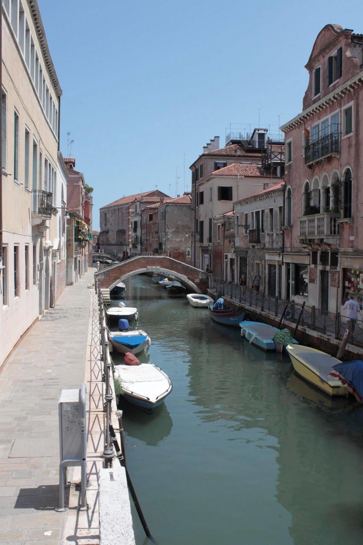 Hostel Biennale Veneza Exterior foto